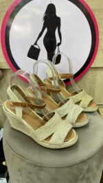 Sandales compensées femme – Élégance naturelle & confort absolu
